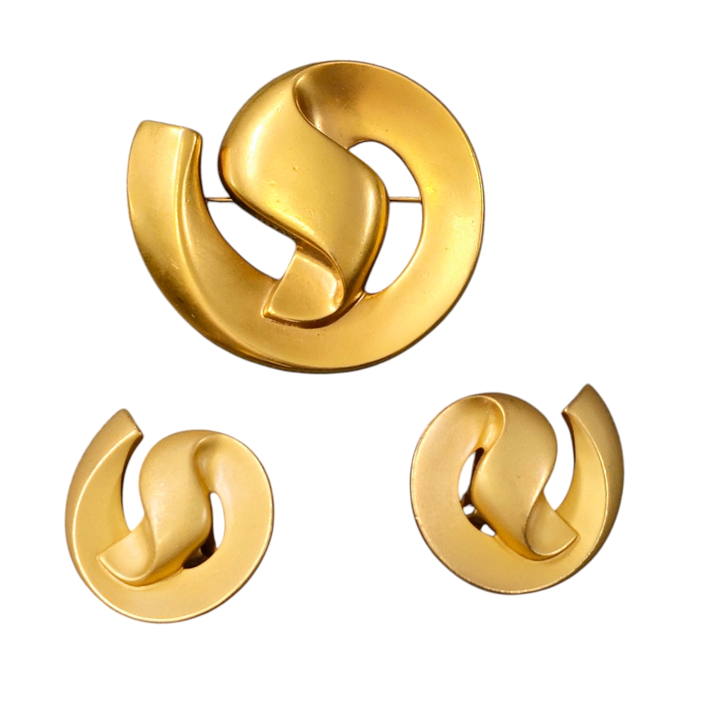 🔥Elegant Gold Brooch and Earring Set
